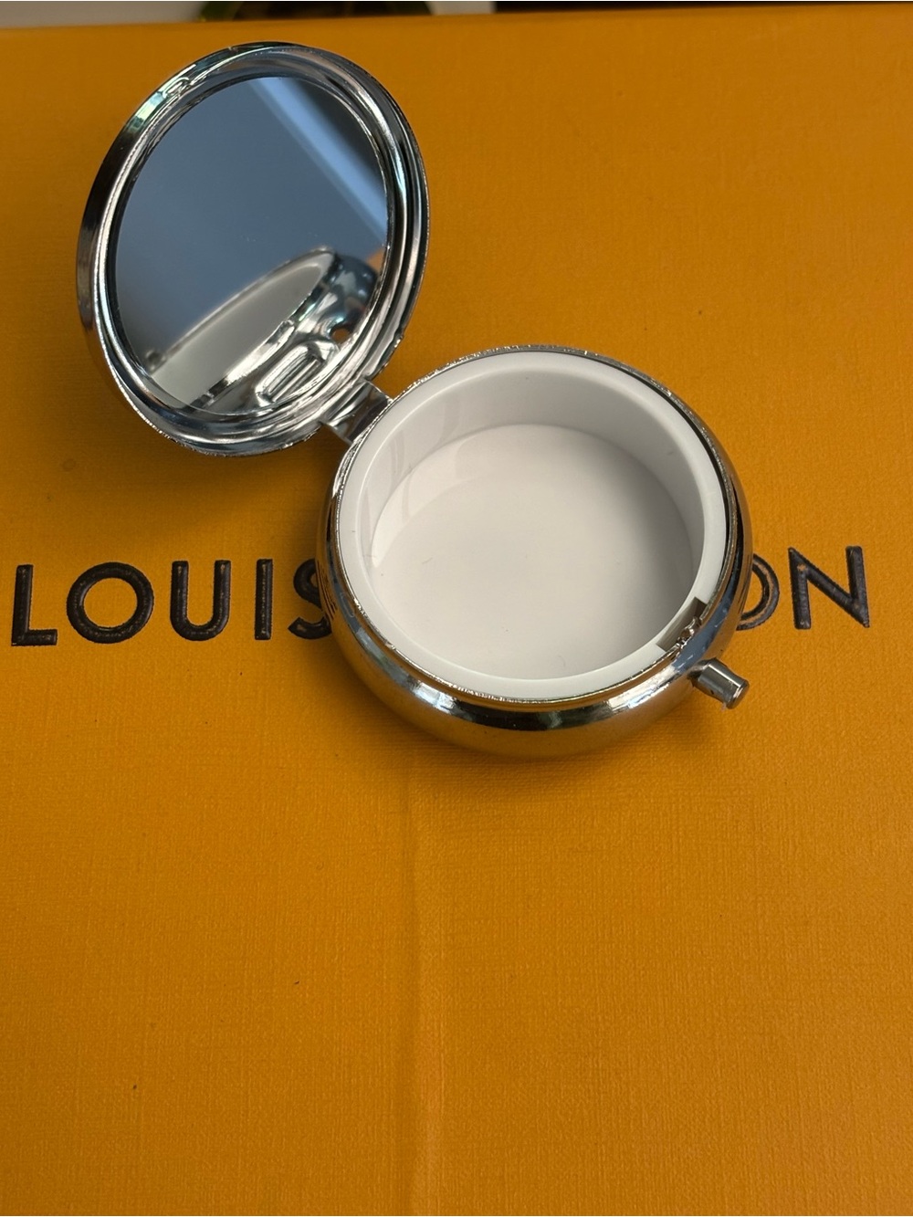 Authentic Louis Vuitton Pill
Box, Pill Container, Jewelry Container - Picture 4 of 4